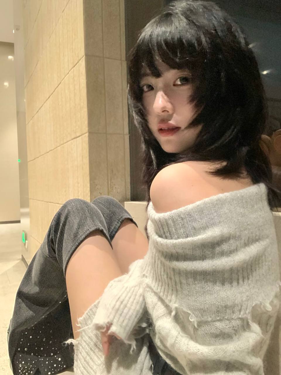 在喀什的落日余晖中，探寻包养经历背后的情感波澜