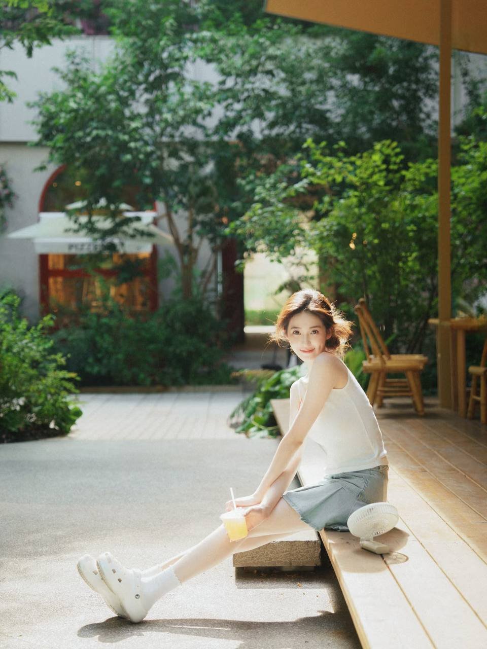 探寻包养文化符号的复杂性与社会影响