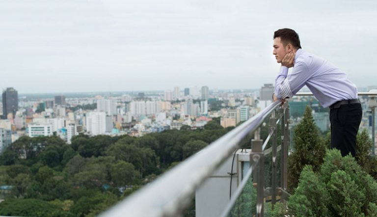 如何在受伤后重新学会信任女性