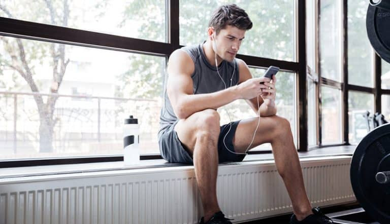 如何判断女生在Tinder上是否喜欢你：15个关键信号