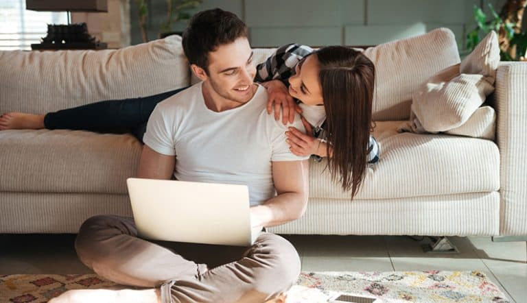 如何读懂女孩：识别她们传递的微妙暗示