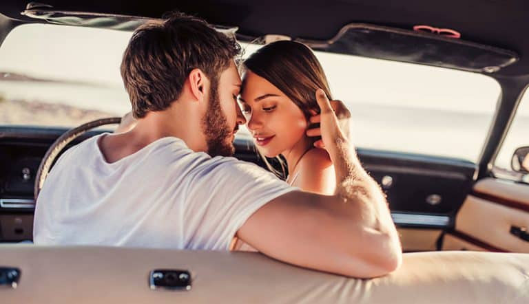 初次与女孩接吻的技巧及让她爱上你的方法