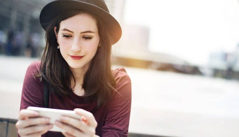 如何开启与女生的短信对话：20条让她印象深刻的规则