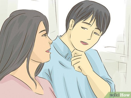 Step 2 Ask her questions about herself to show that you're interested.